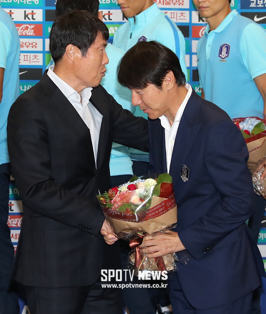 [포토S] 신태용 감독 격려하는 차범근