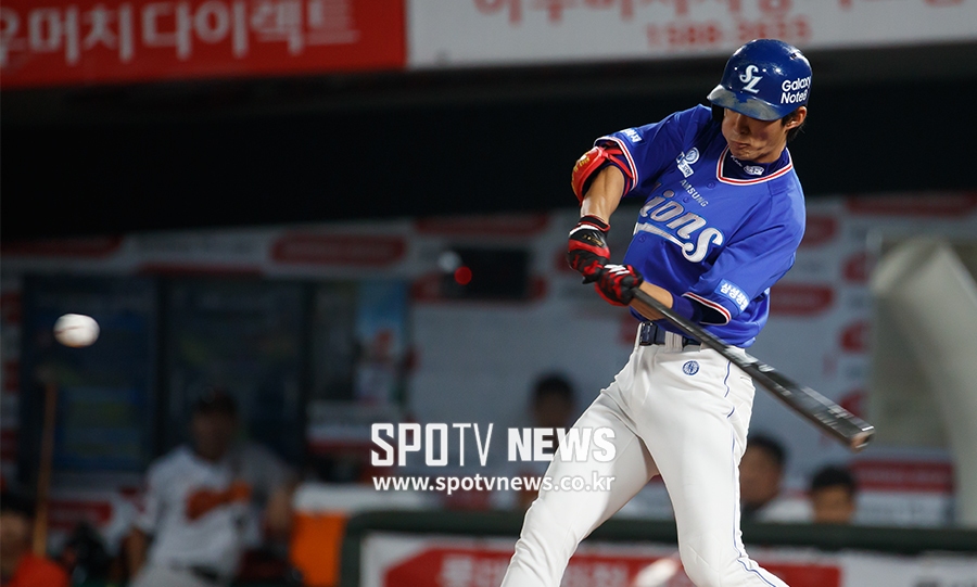 [포토S] 적시타 기록하는 구자욱