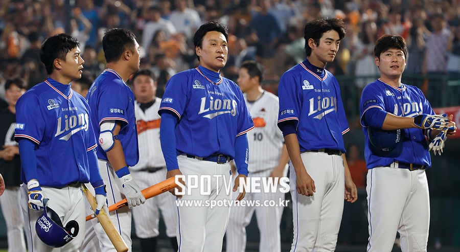 [포토S] 이승엽, 감격스런 사직 고별전을 마치고