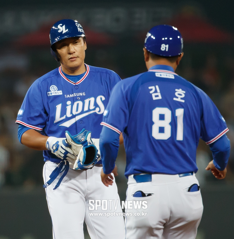 [포토S] 이승엽, 2루타 치고도 덤덤한 표정