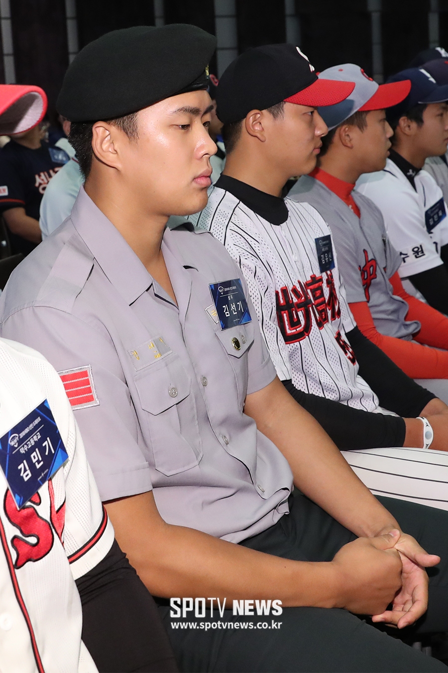 [포토S] 상무 김선기, 지명 기다리는 긴장된 표정
