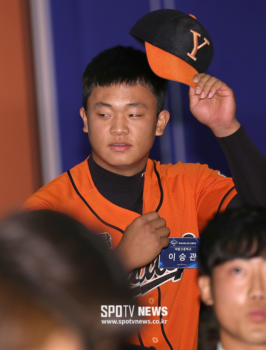 [포토S] 한화, 2차 1라운드 야탑고 투수 이승관 지명