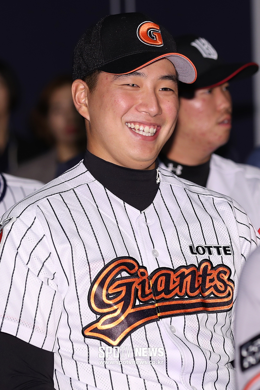 [포토S] 이승헌, 롯데 유니폼 입고 환한 미소