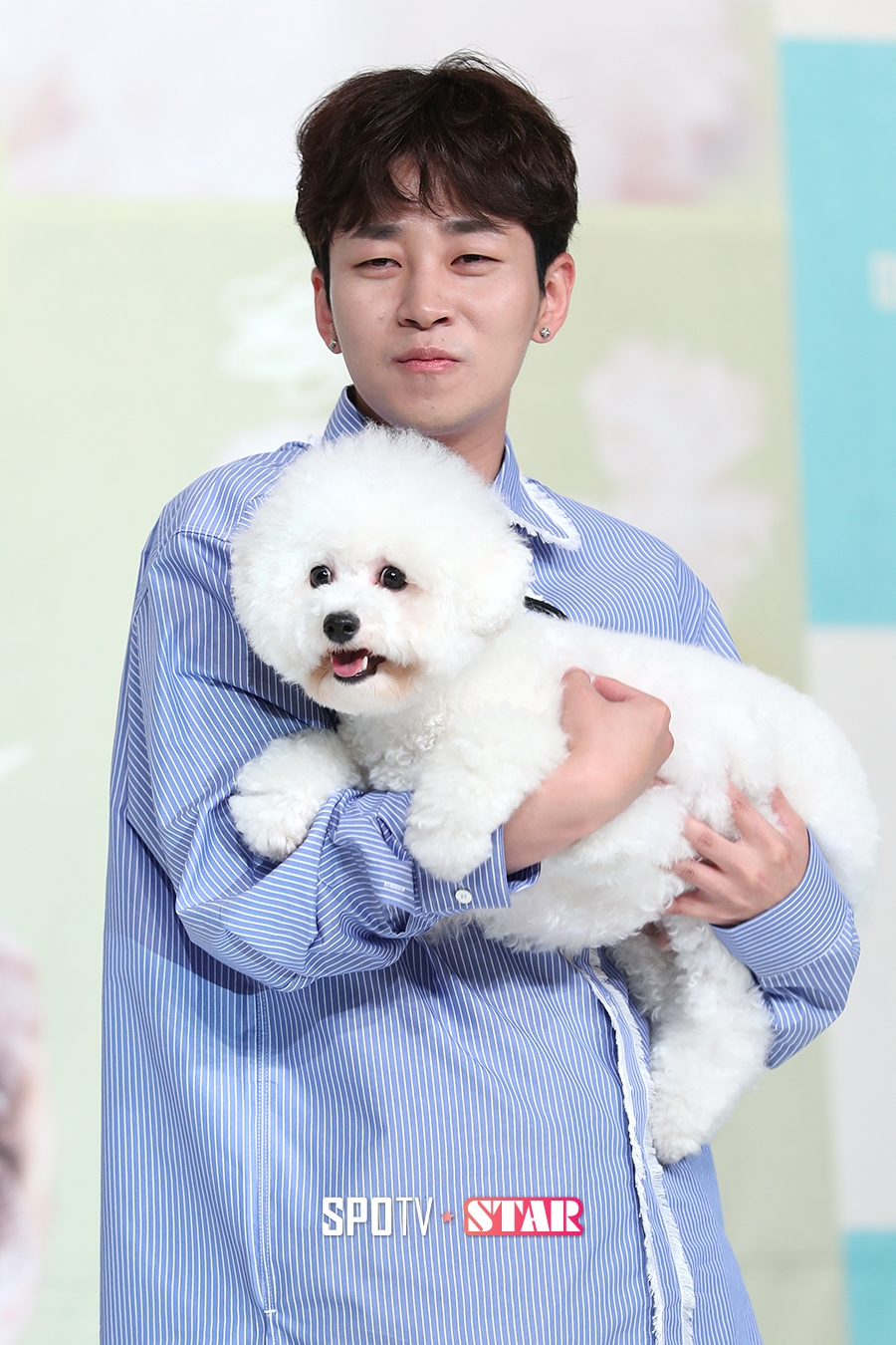 [포토S] 딘딘, '귀요미 반려견 디디와 함께'