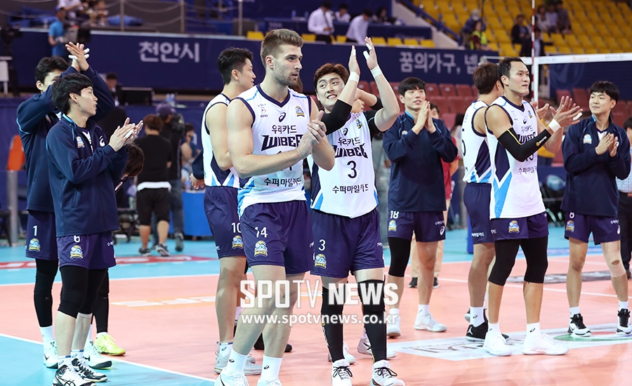 [포토S] '유광우 데뷔전' 우리카드, KB손보에 풀세트 끝에 역전승
