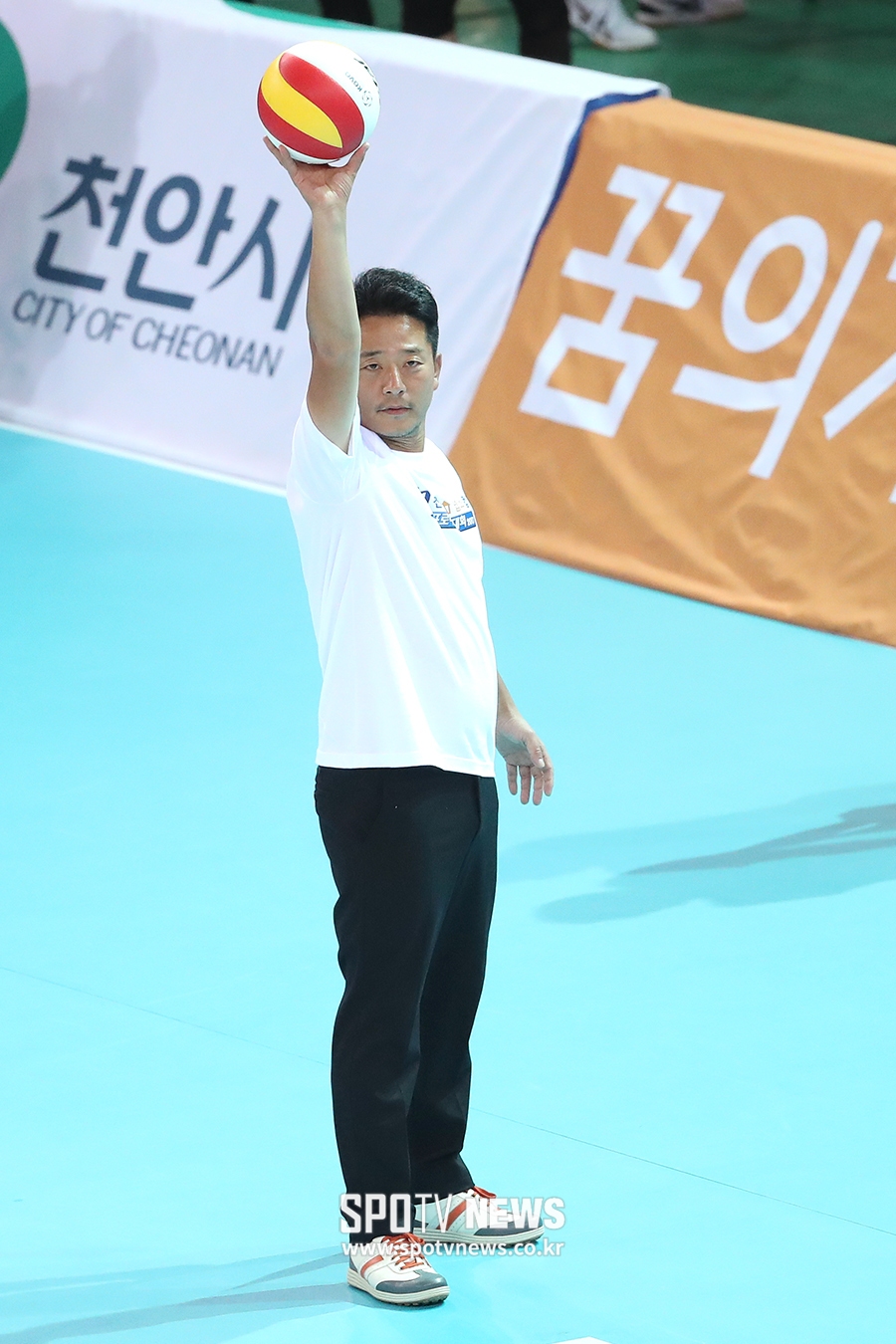 [포토S] 김준호, '불꽃 시구를 보여주겠다'