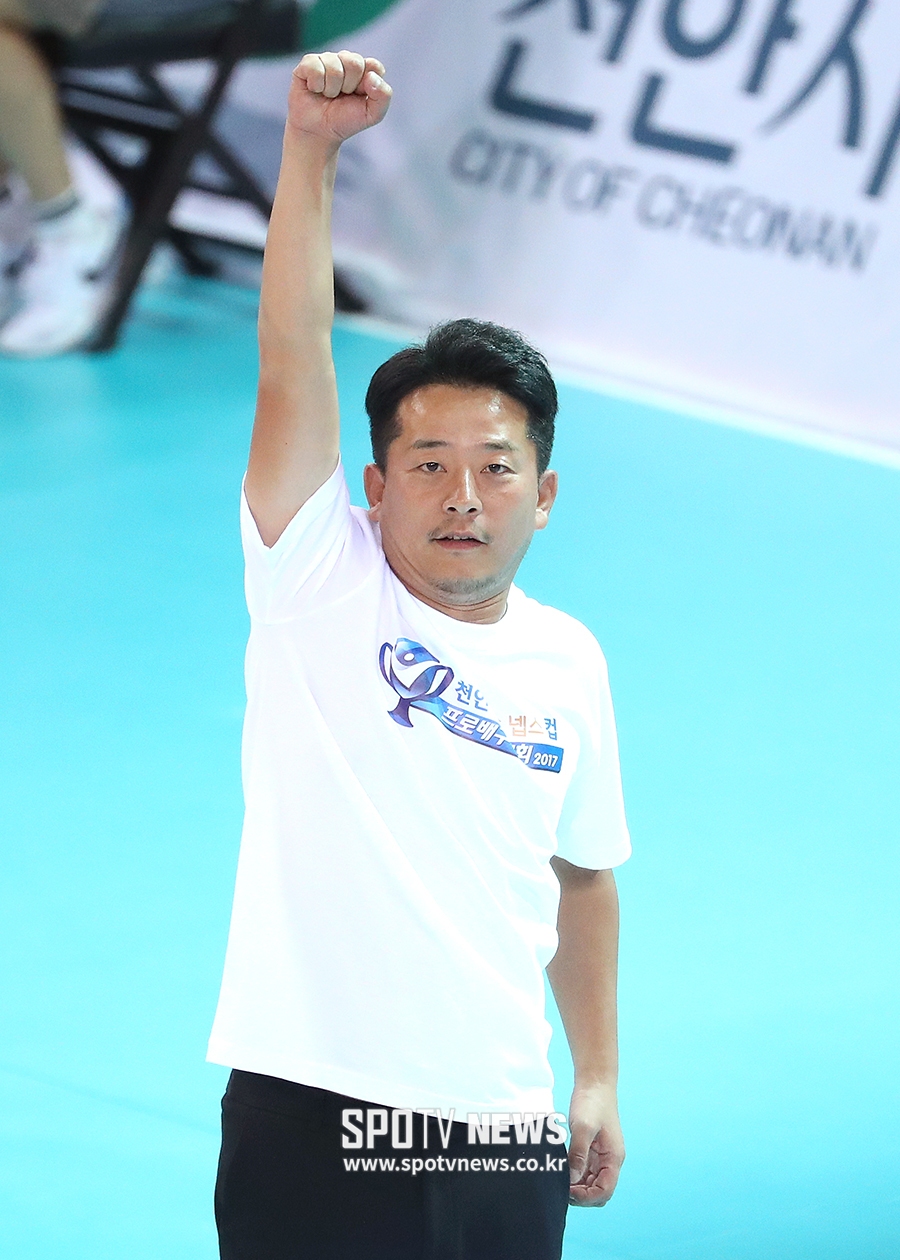 [포토S] 김준호, 배구 시구 성공!