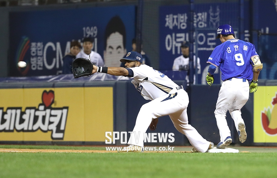 [포토S] 강한울, 발로 만든 안타