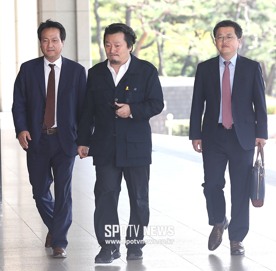 [포토S] 이상호 감독, 고 김광석 타살 의혹 재조사 촉구 고발장 접수