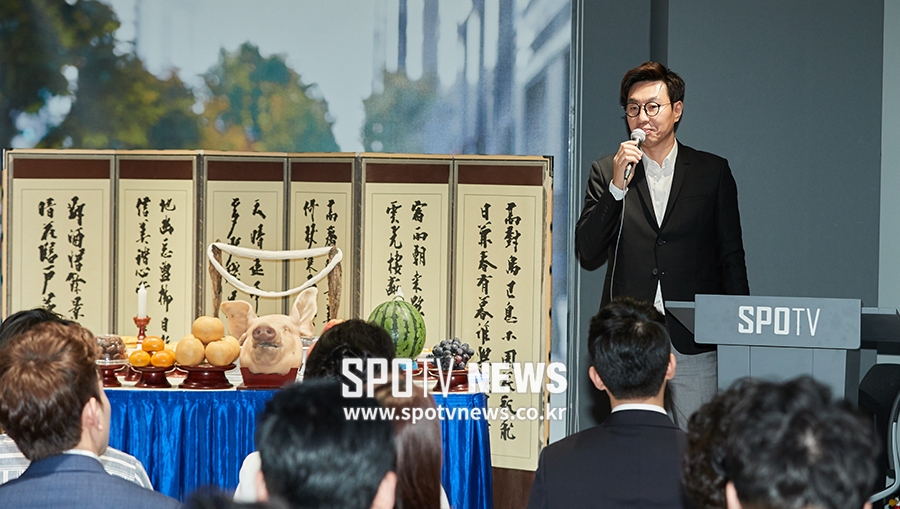 인사하는 스포티비 아카데미 김수경 원장