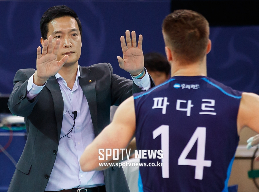 [포토S] 김상우 감독, '일등공신' 파다르와 하이파이브