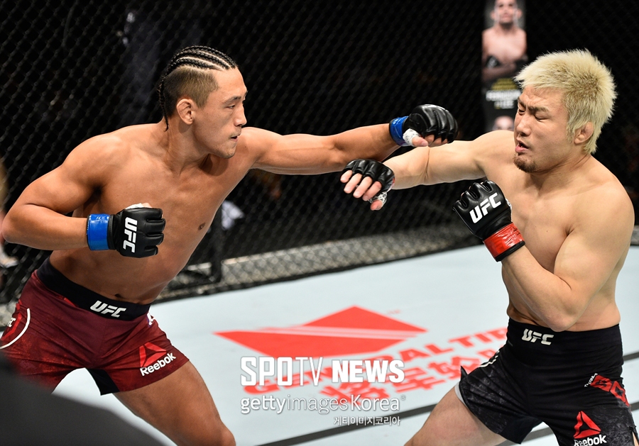 [오늘의 UFC] 김동현, 고미에게 TKO승…임현규·전찬미 판정패