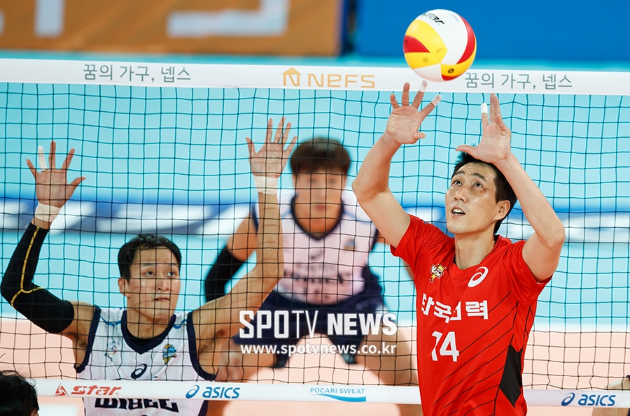 [포토S] 토스하는 권영민