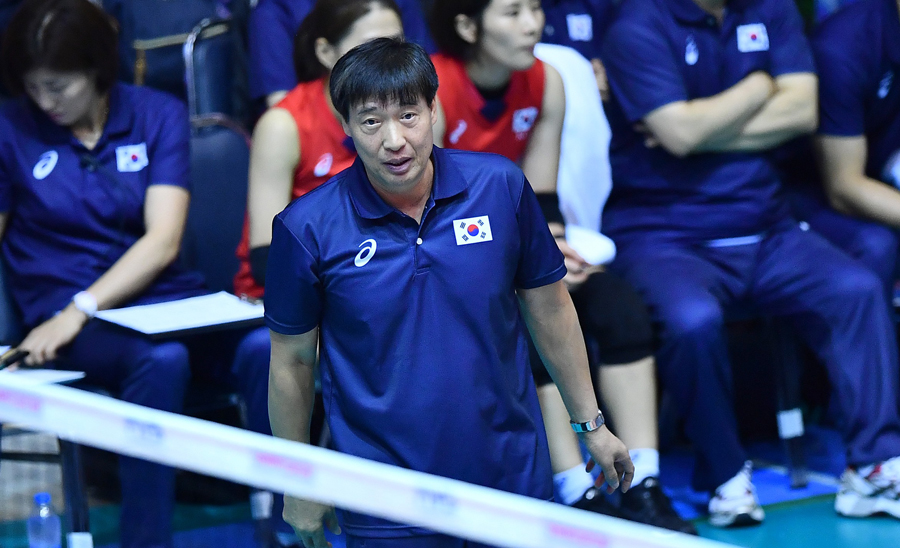 [세계선수권대회 예선] 홍성진 감독 "김연경, 도쿄 올림픽에서도 대표 팀 중심 될 것"