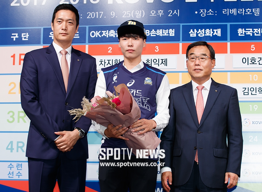 [포토S] 우리카드 지명된 성균관대 이상욱