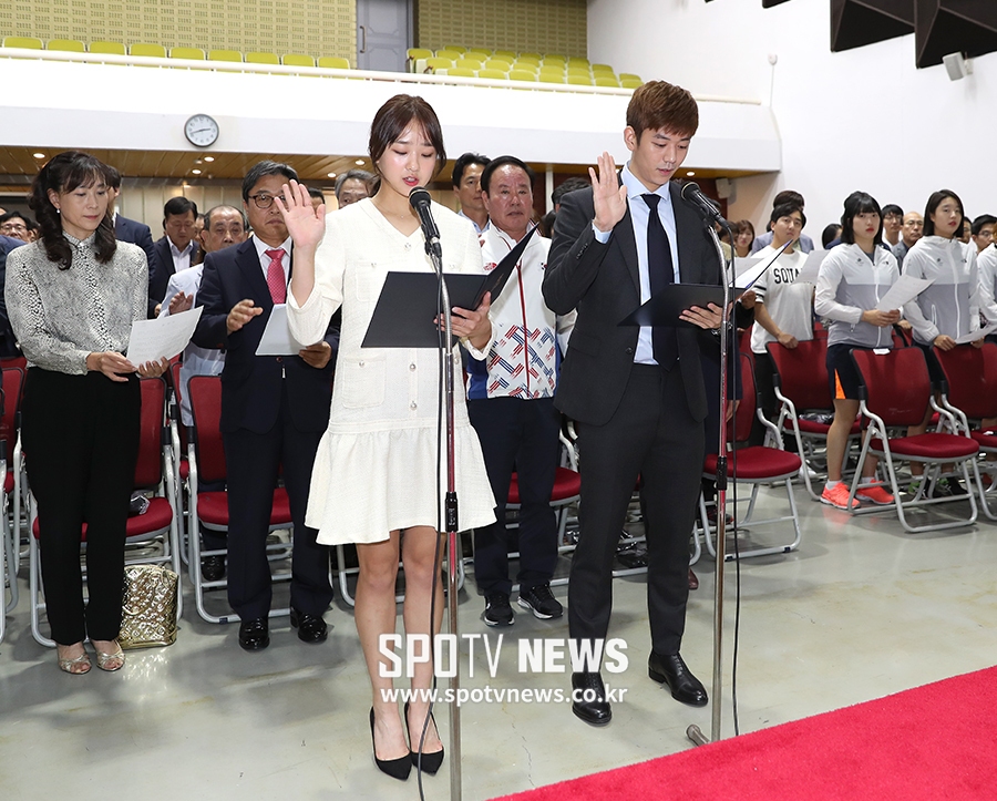 [포토S] 선서문 낭독하는 손연재와 이용대