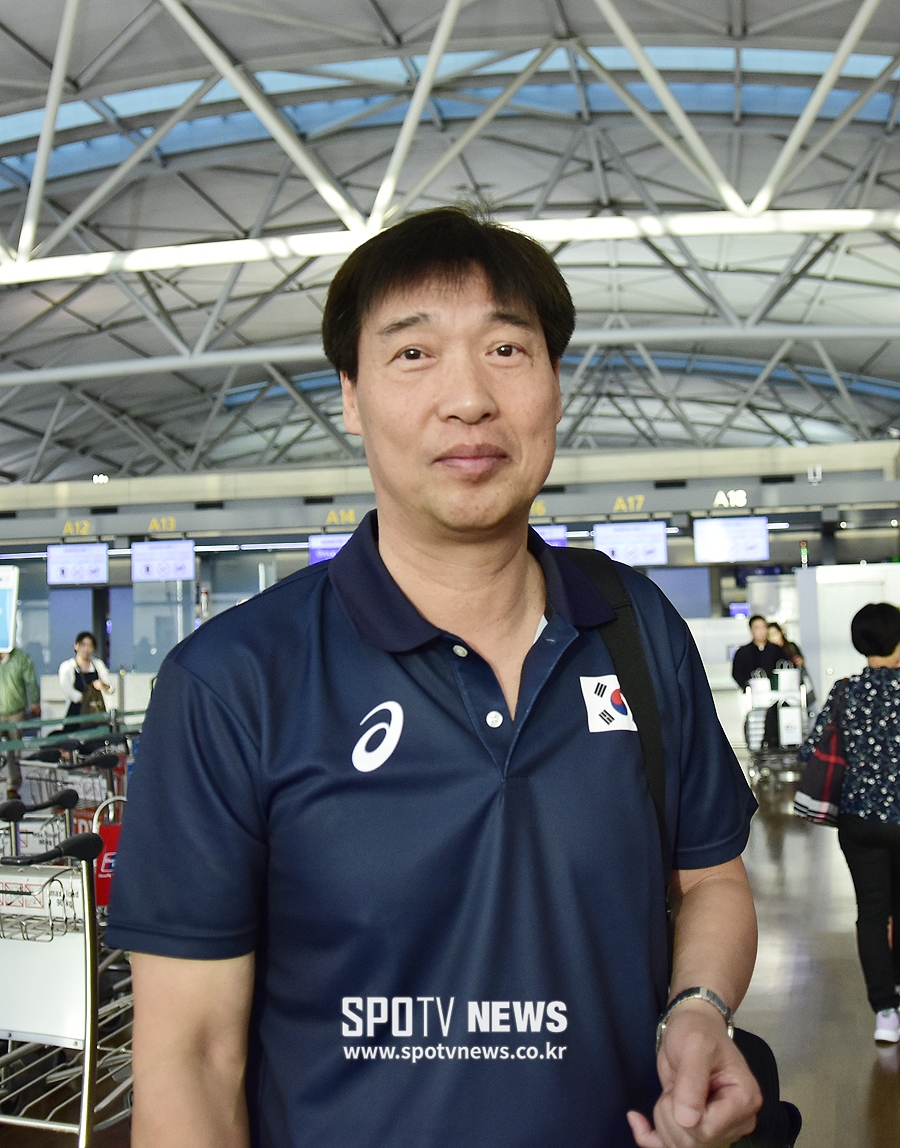 홍성진 감독, "내년에는 세터 3명으로 압축해 운영"