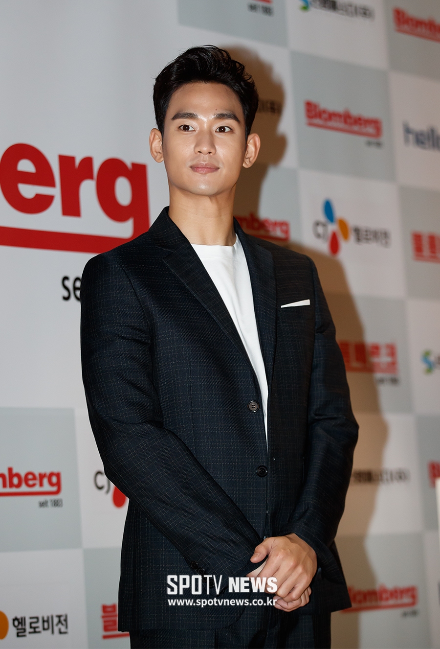 [포토S] 김수현, 반듯한 외모