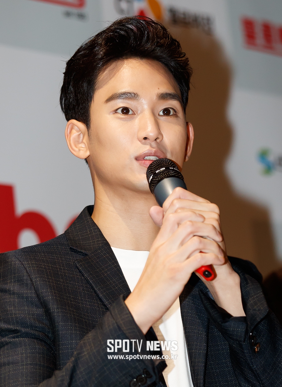 [포토S] 인사하는 배우 김수현