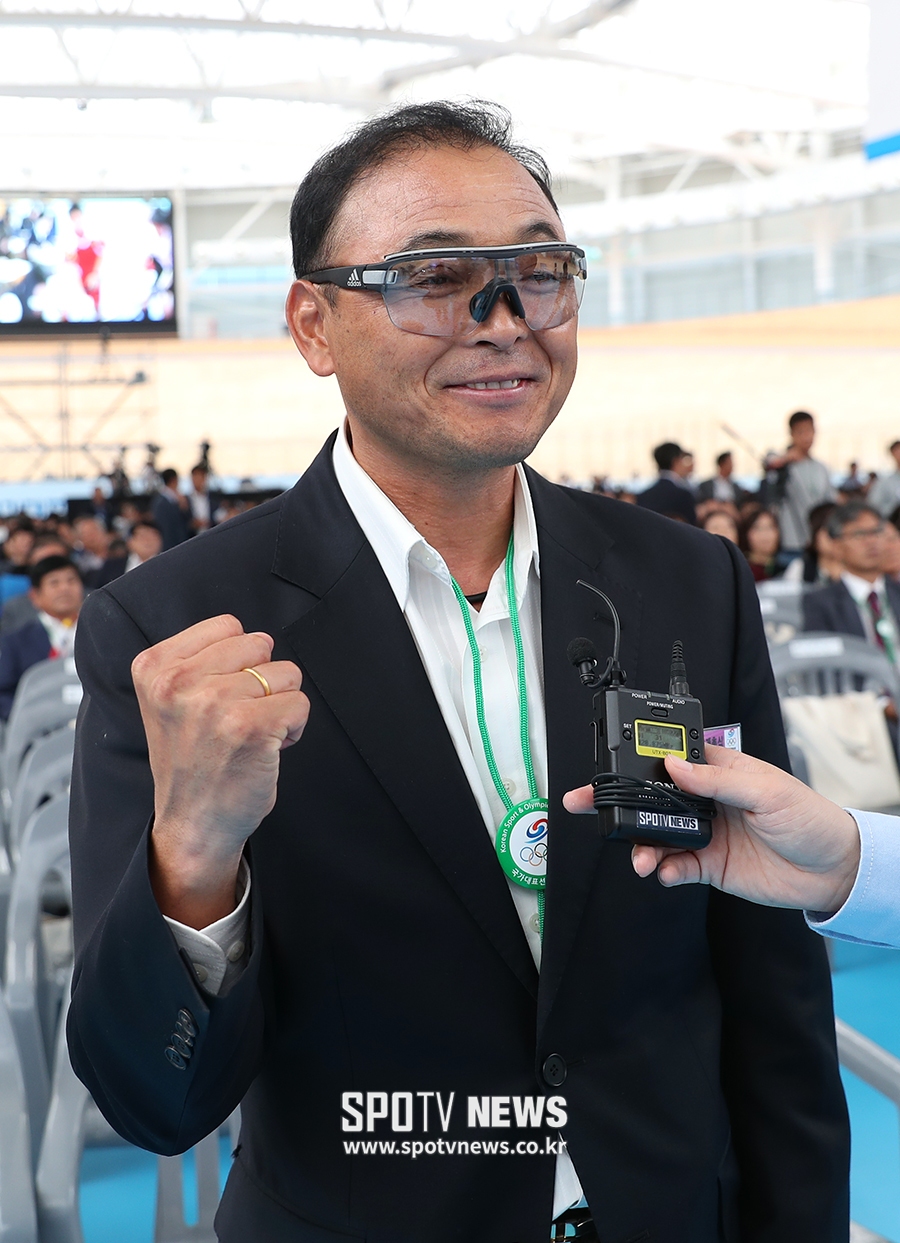 [포토S] 이봉주, 진천선수촌 개촌을 축하하며 파이팅