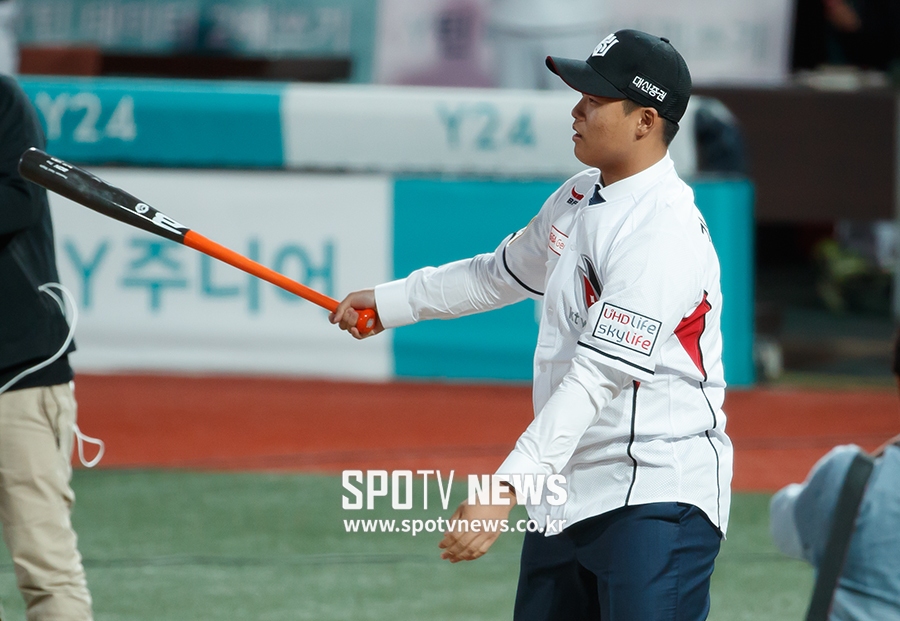 [포토S] 힘차게 시타하는 kt 강백호