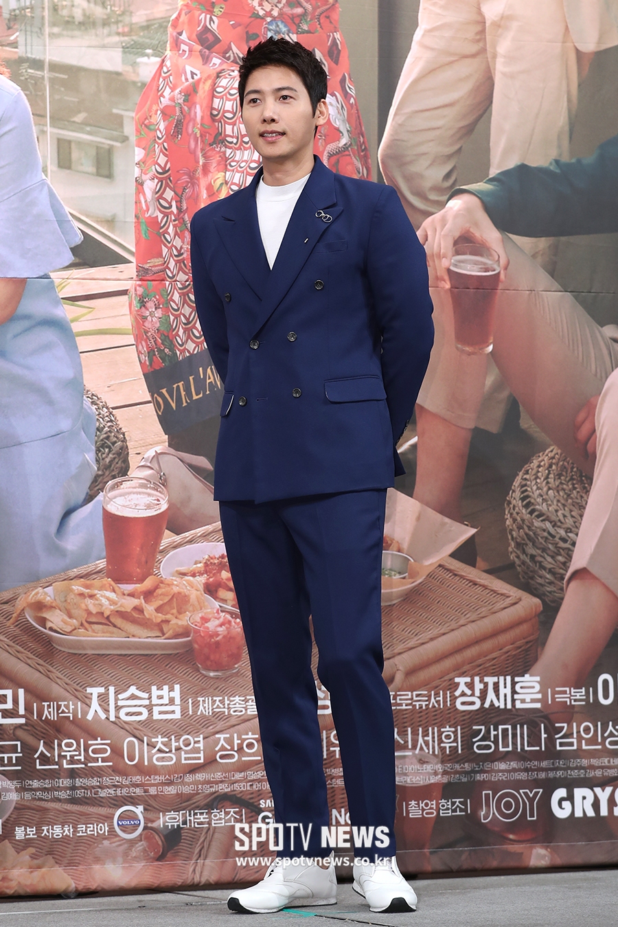 [포토S] 포즈 취하는 배우 이상우