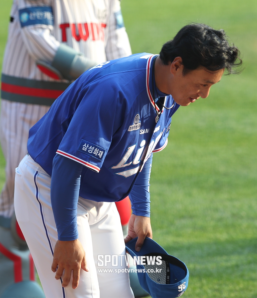 [포토S] 잠실 팬들에게 인사하는 이승엽