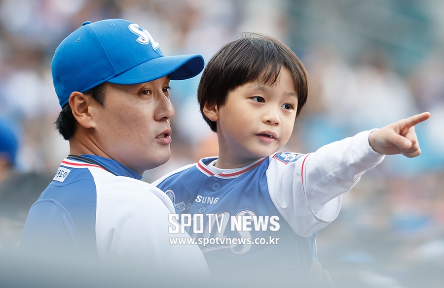 [포토S] 이승엽, '사랑스런 막내아들과 함께'