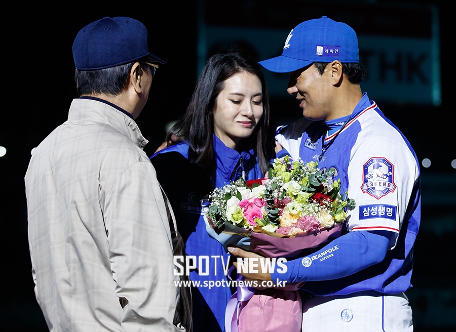 [포토S] 이승엽, '여보, 이제 다른 시작이야'