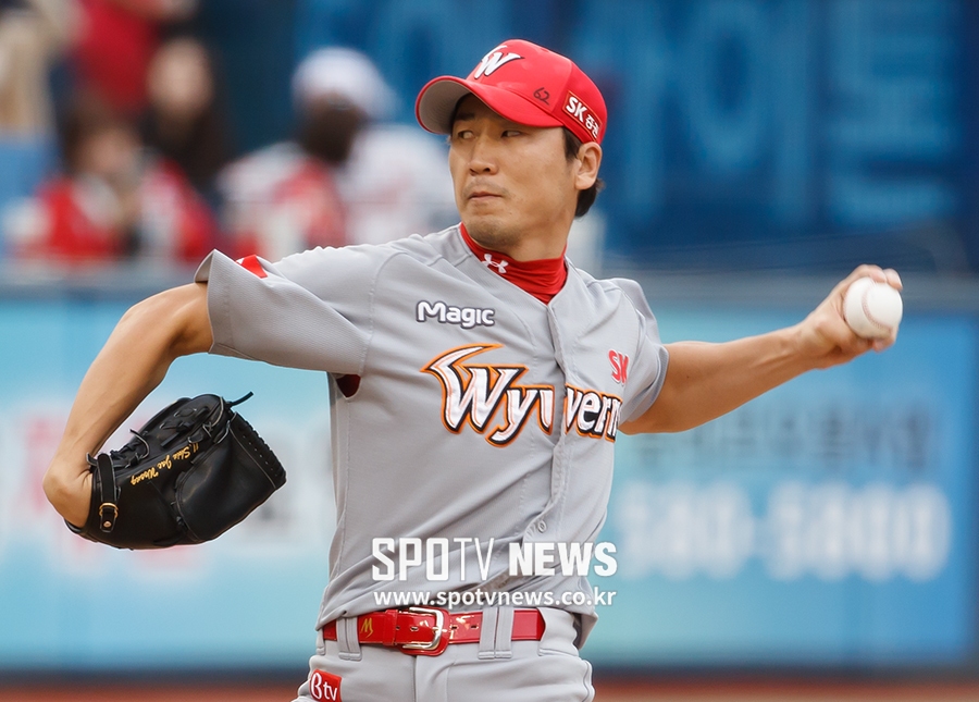[포토S] 마운드 오른 SK 신재웅