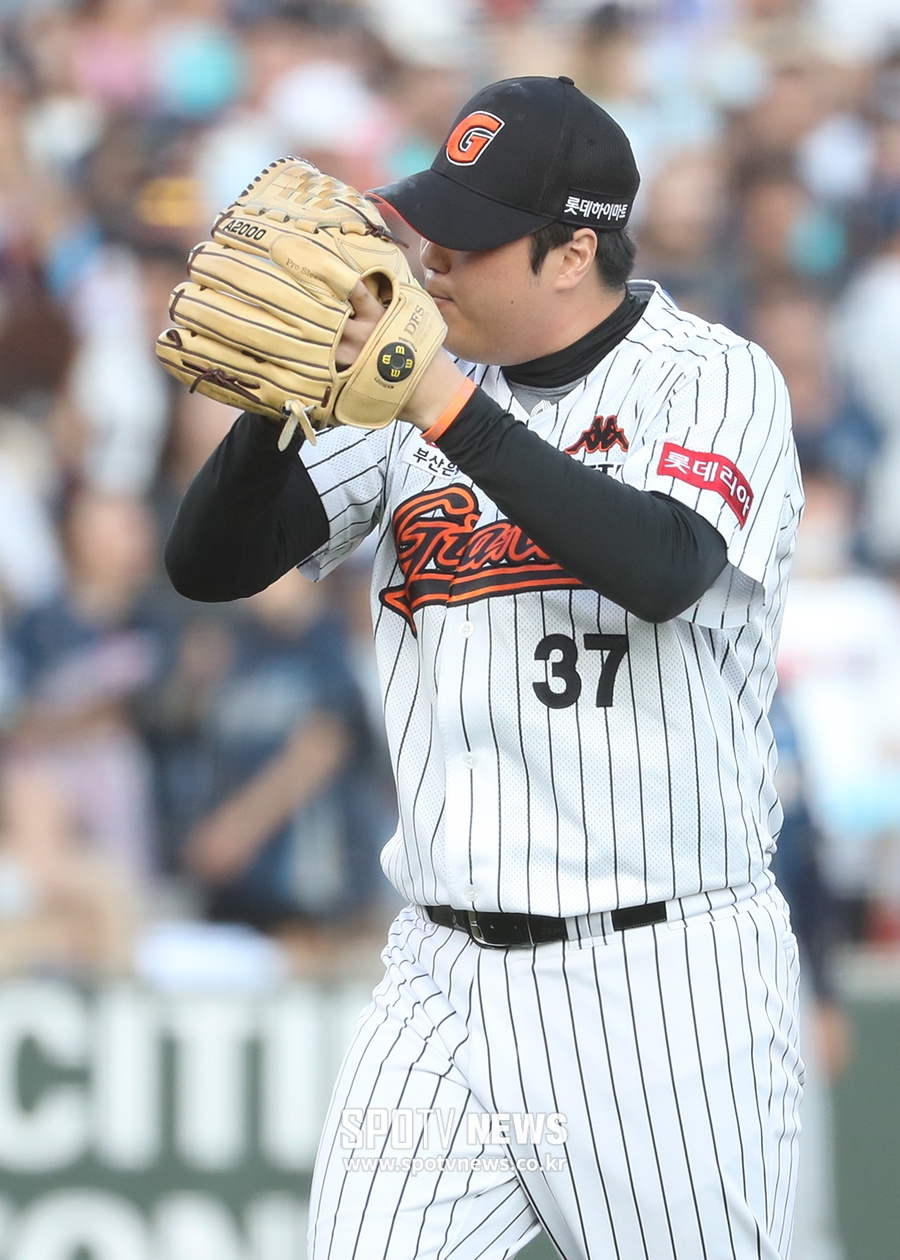 [포토S] 조정훈, '2차전 승리가 보인다!'