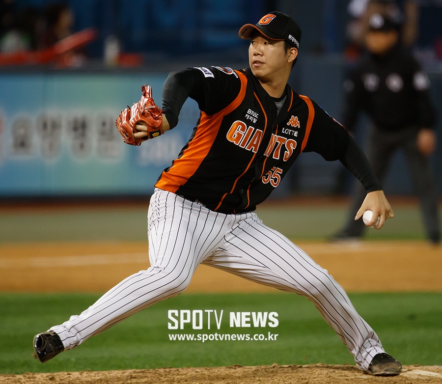 [포토S] 투구하는 김유영