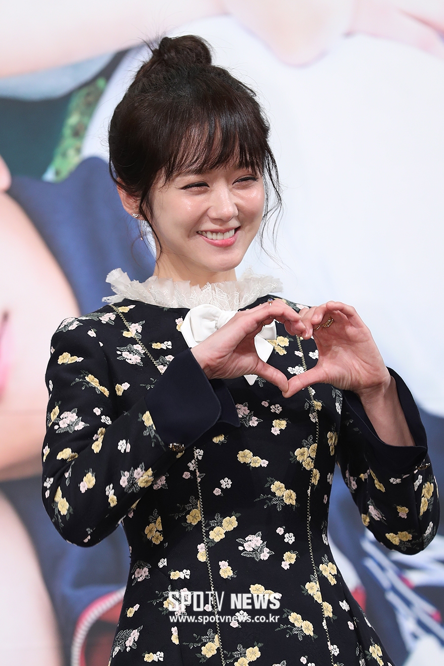 [포토S] 장나라, '눈웃음+하트, 2콤보!'
