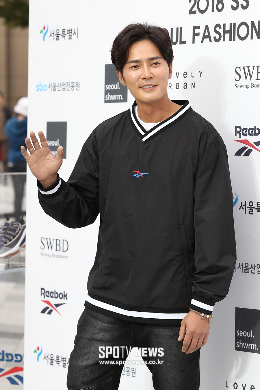 [포토S] 조동혁, 얼굴이 반질반질~