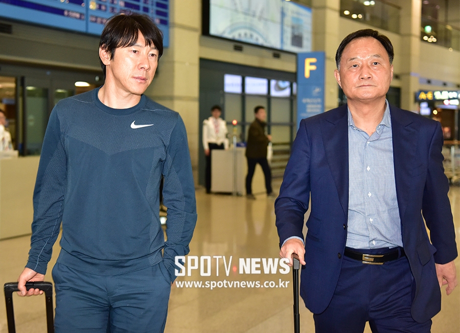 [포토S] 평가전 마치고 귀국한 신태용 감독-김호곤 부회장