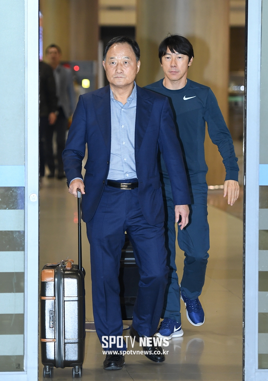 [포토S] 논란속 귀국한 김호곤 부회장-신태용 감독