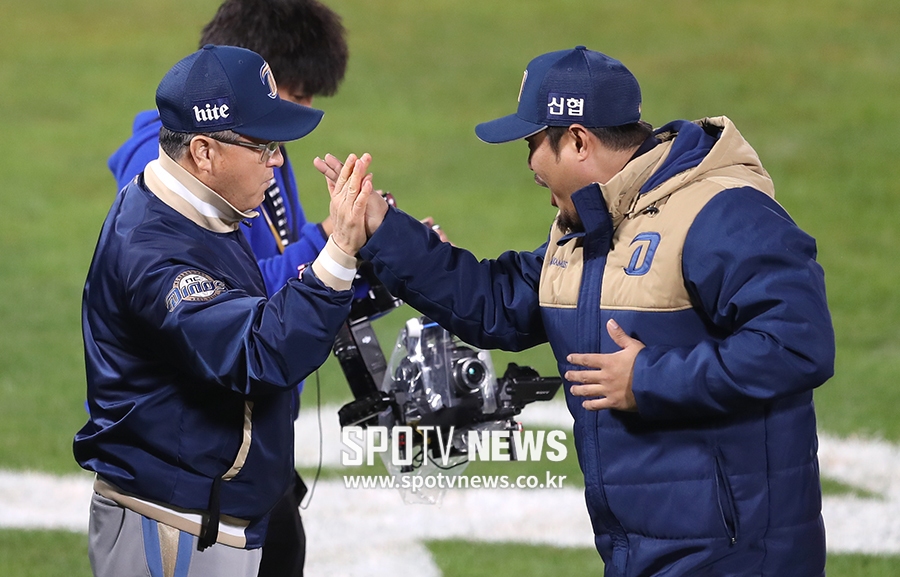 [포토S] 이호준, '감독님 가을 야구 계속 가시죠~'