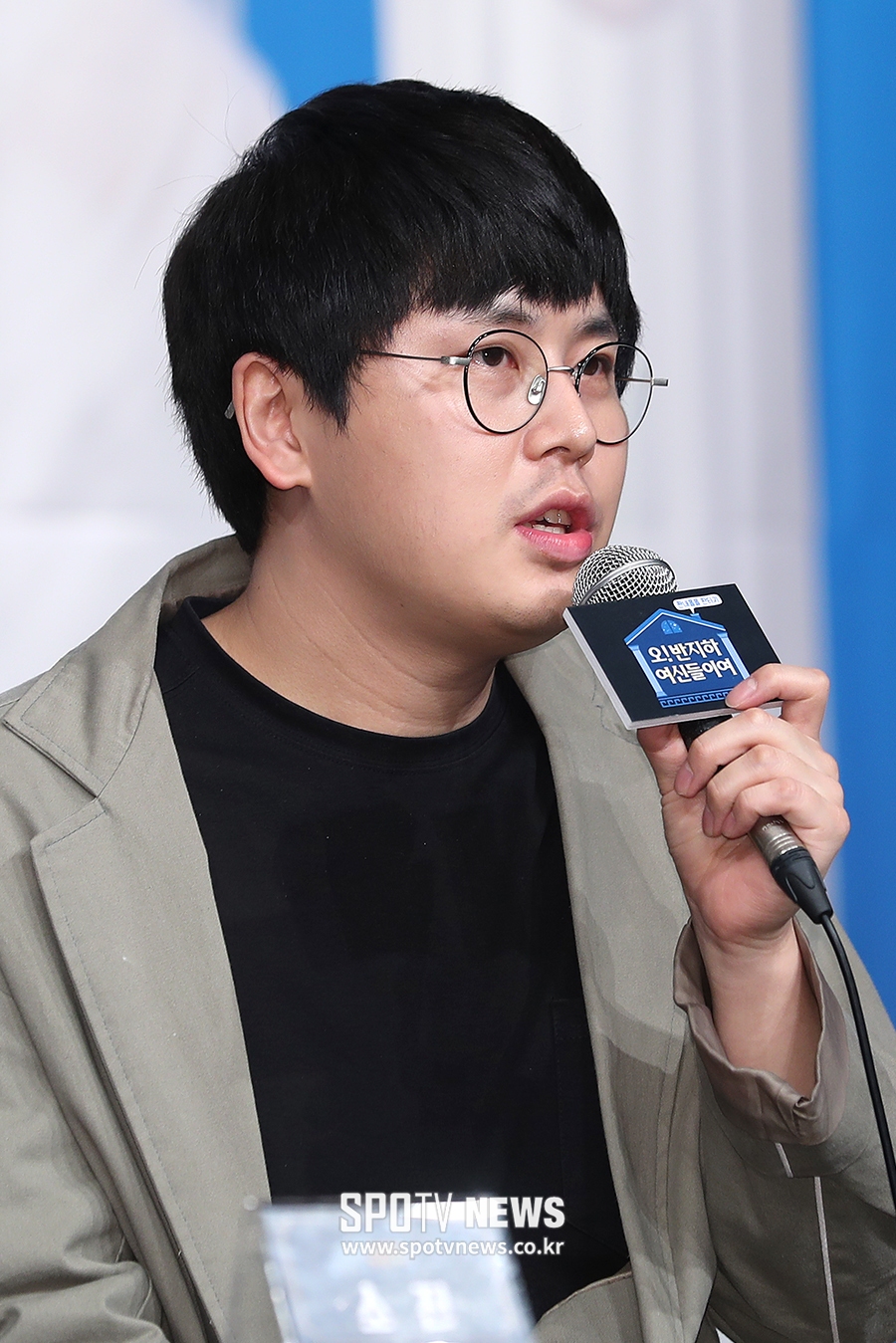 [포토S] 질문에 답하는 김기윤 감독