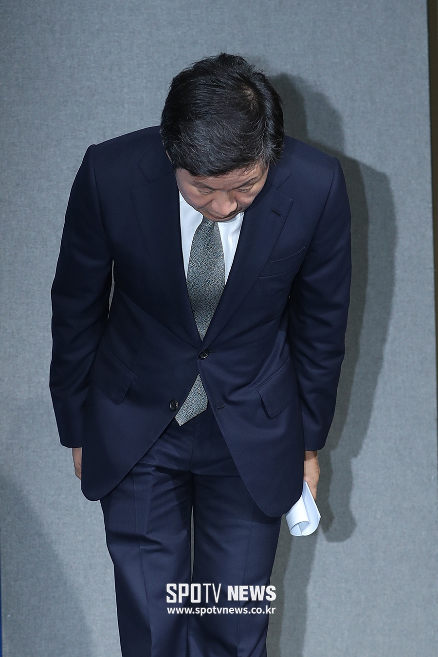 [포토S] 대표 팀 논란에 고개 숙이는 정몽규 회장