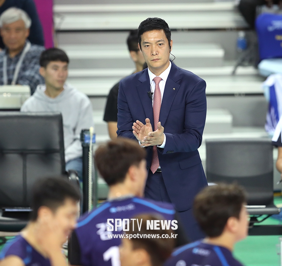 [SPO톡] 우리카드 김상우 감독 “나경복 허리 부상, 레프트가 고민”