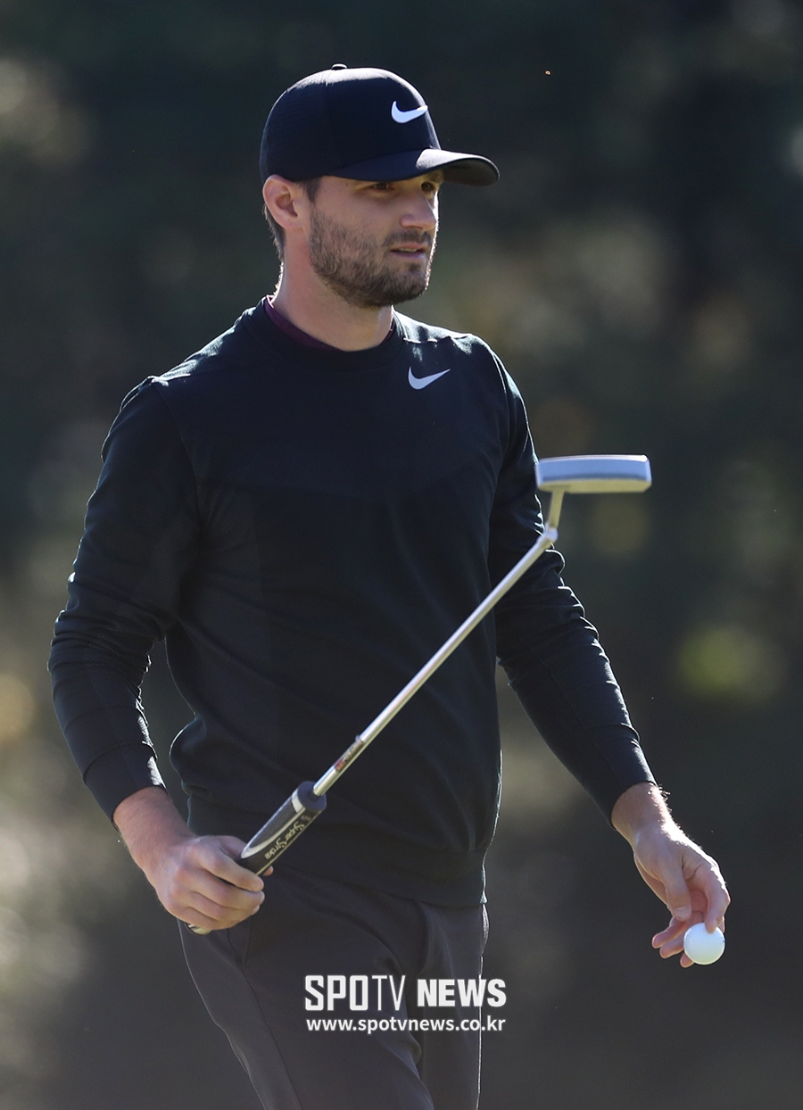 [THE CJ CUP] 퍼팅 마친 카일 스탠리