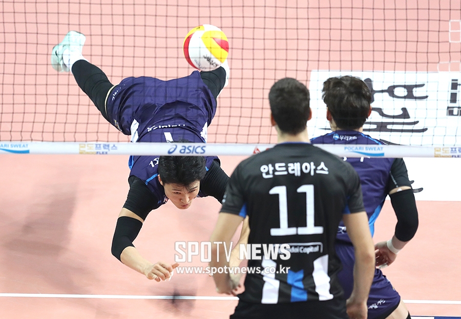 [포토S] 안준찬, 몸 날려 리시브!