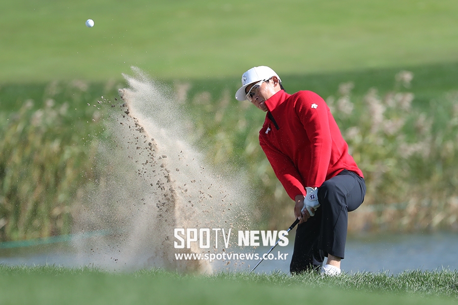 [THE CJ CUP] 김민휘, 모래 바람 날리며