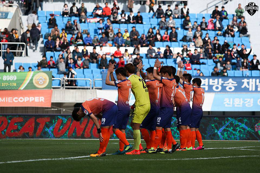 강원FC 춘천시대…경기는 졌지만, 관중석은 뜨거웠다