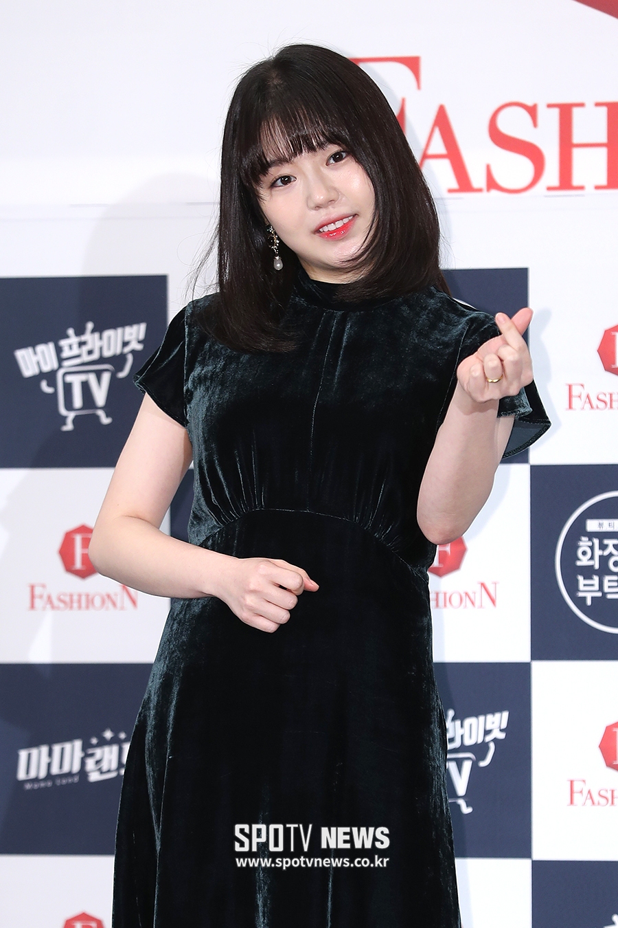 [포토S] 조혜정, 깜찍하게 애교 하트~
