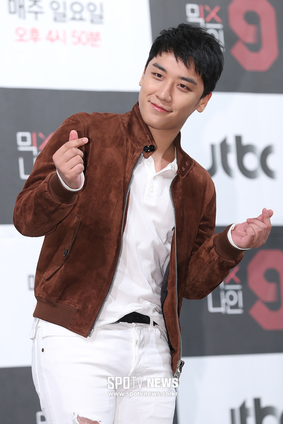 [포토S] 승리, 수줍게 애교 하트