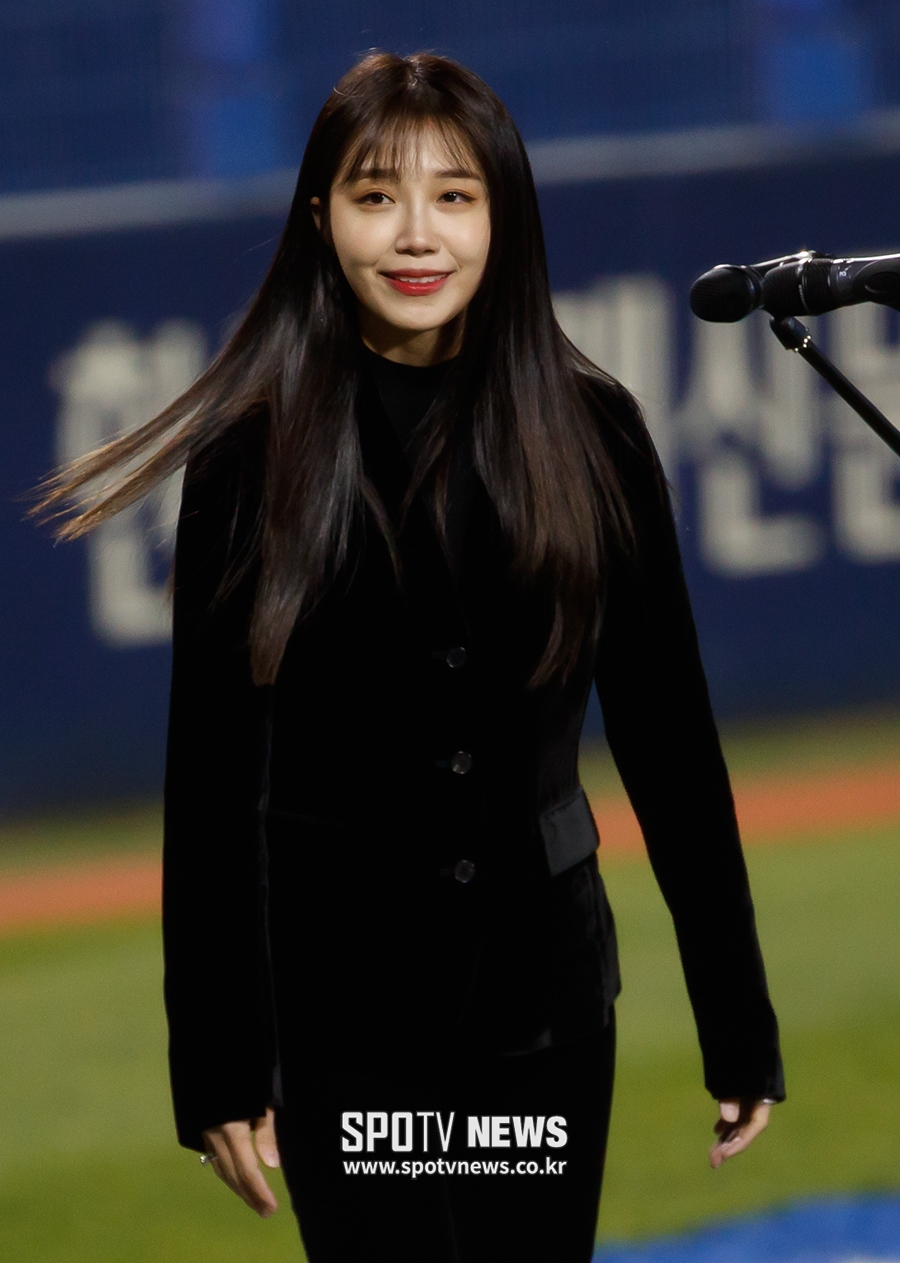 [포토S] 애국가 부르고 내려가는 에이핑크 정은지