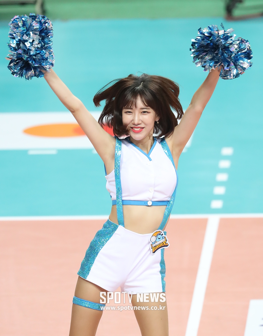 [포토S] 우리카드 치어리더 박한솔, 깜찍한 율동