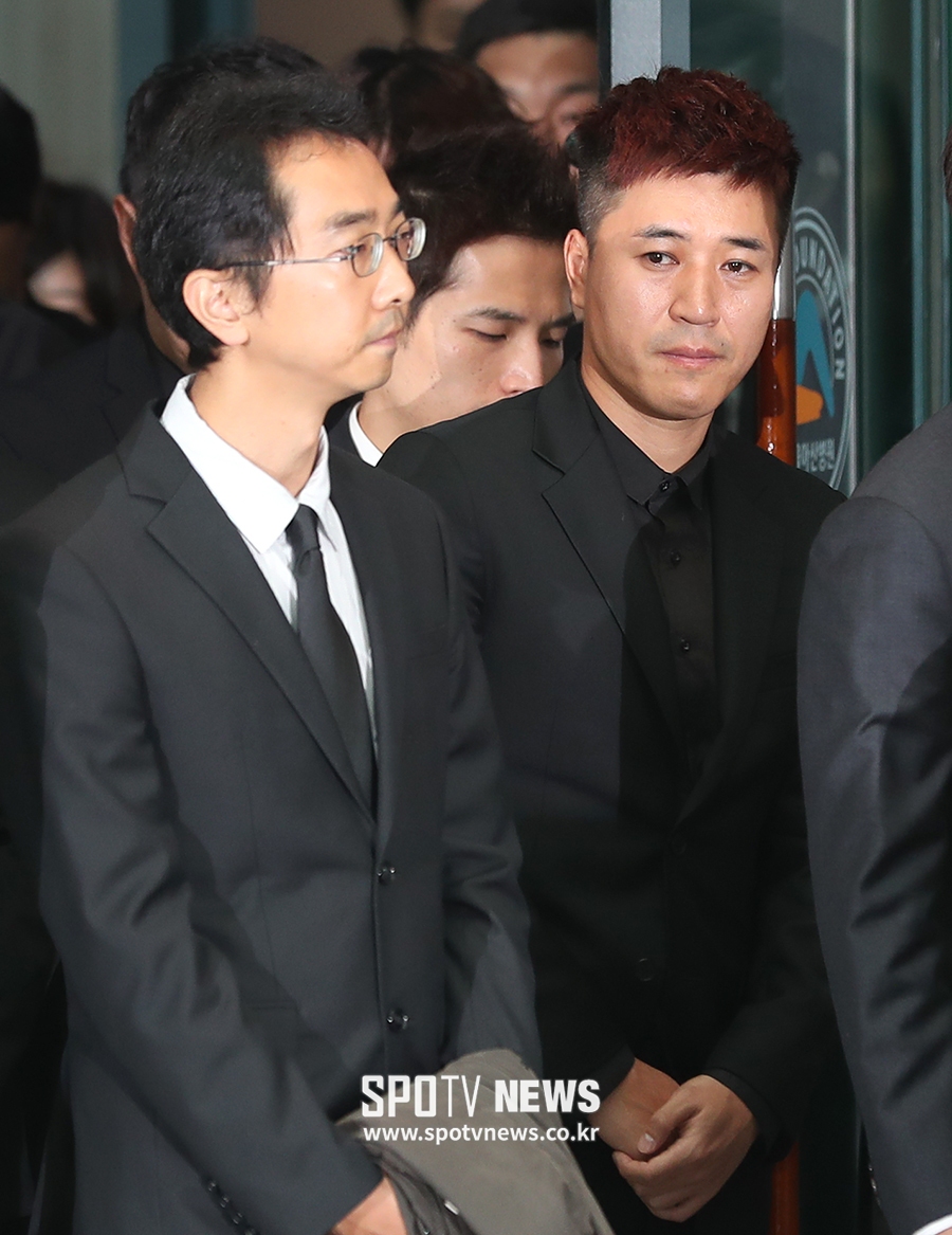 [포토S] 슬픔에 잠긴 유호진 PD-김종민