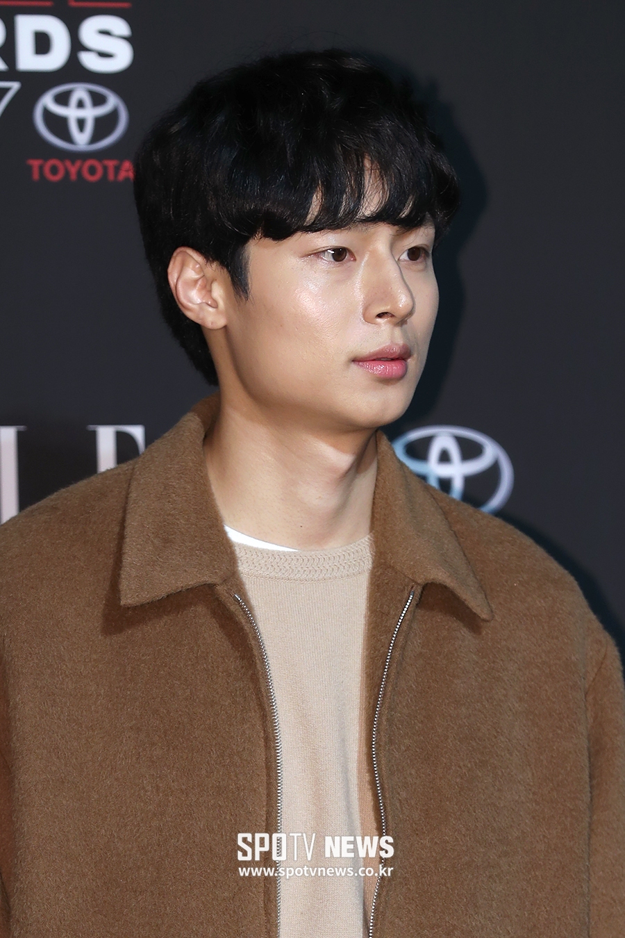 [포토S] 김충재, 빠져드는 미대 오빠